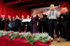 03_SVO_Chorkonzert_Moderatorin_rechts