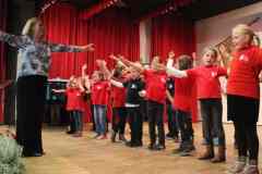 10_SVO_Chorkonzert_Kinderchor_Dirigentin